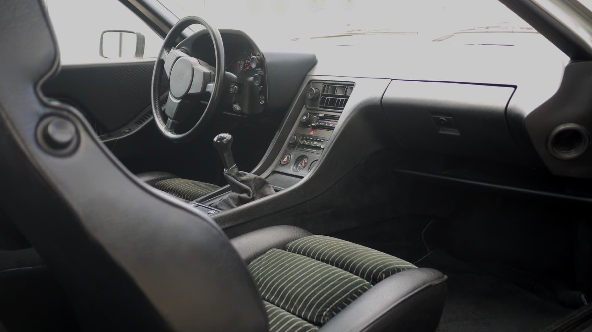 Pinstripe-cloth interior and dashboard of the 1979 Porsche 928